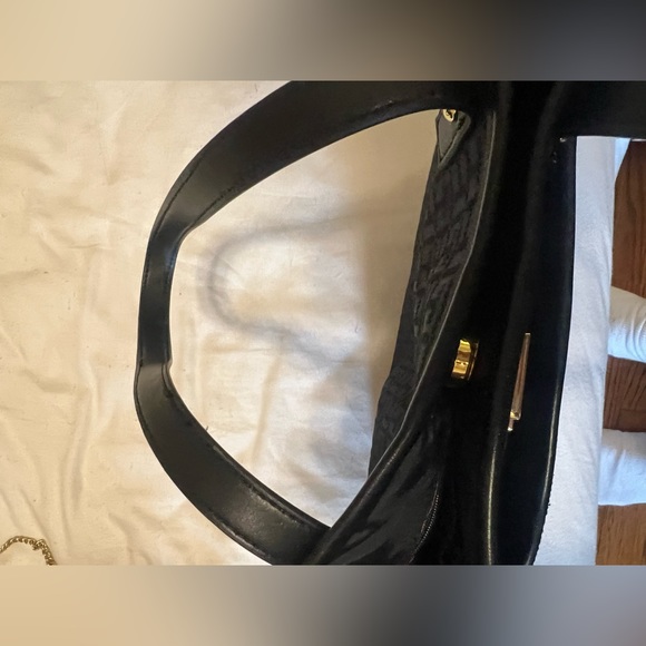 Tommy Hilfiger Black Purse - Picture 4 of 4